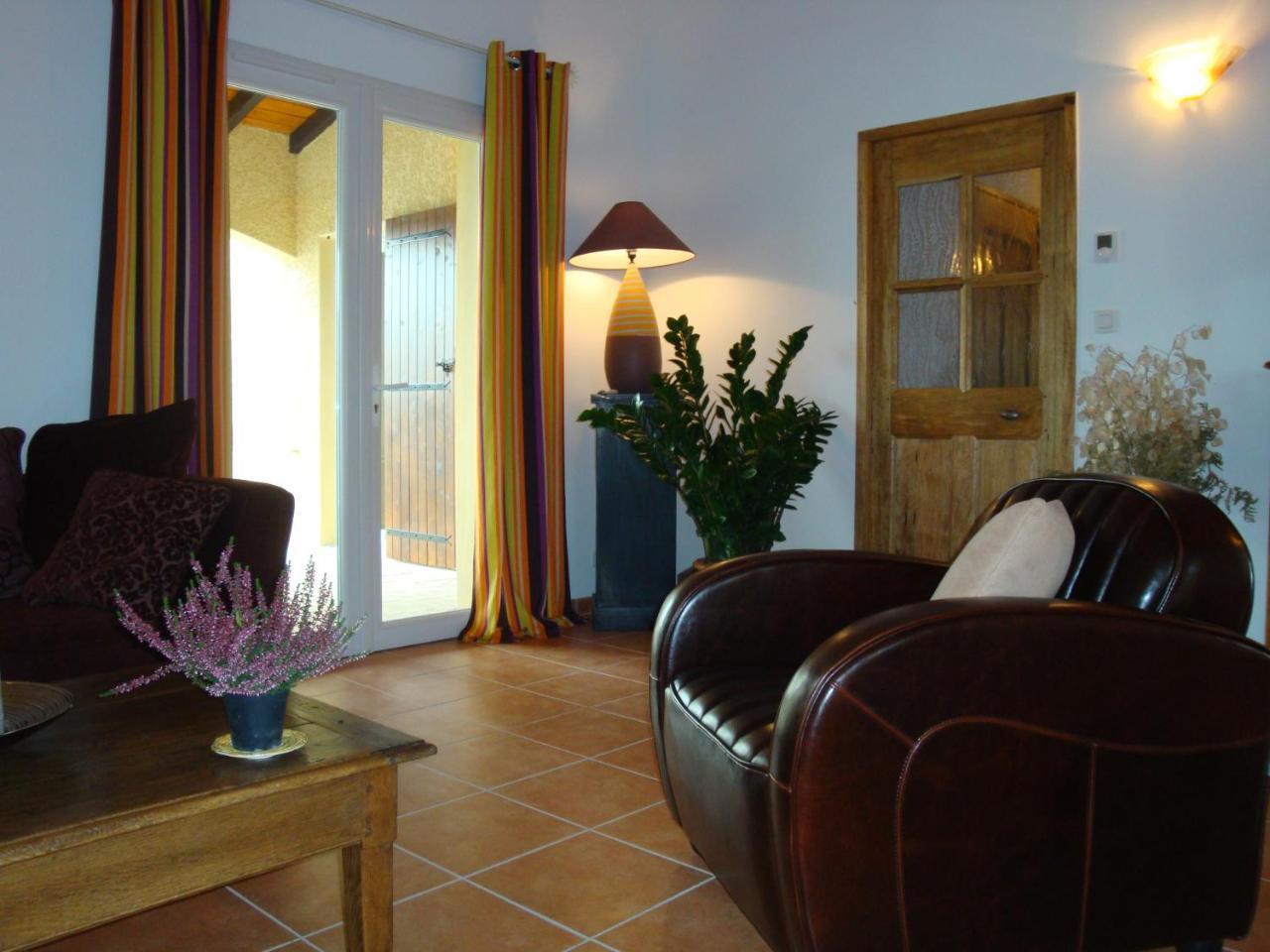 Les Villas De Perret Joyeuse Eksteriør billede